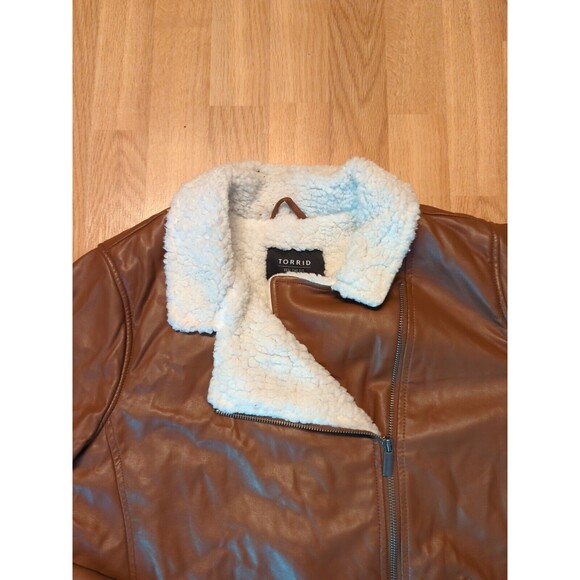 Torrid Faux Leather Jacket Womens 1X Brown Sherpa Lined Zip Asymmetrical Moto - Picture 3 of 12